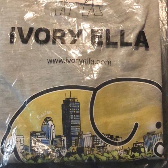 ‼️BOSTON‼️ NWT IVORY ELLA EXCLUSIVE GRAY SKYLINE ELEPHANT SHORT SLEEVE TSHIRT M - Picture 4 of 7